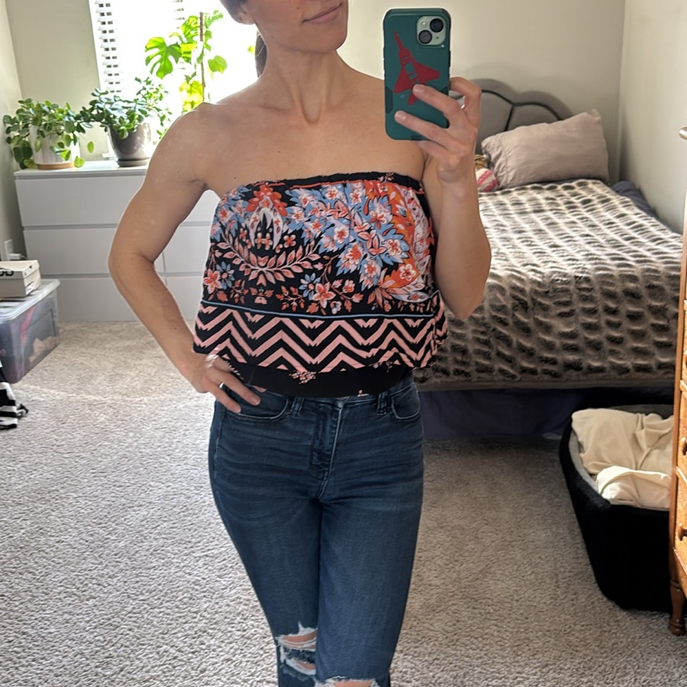 Express Open Shoulder Top - Picture 2 of 5